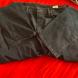 Men’s NWOT 34x34 relaxed fit Wrangler Jeans